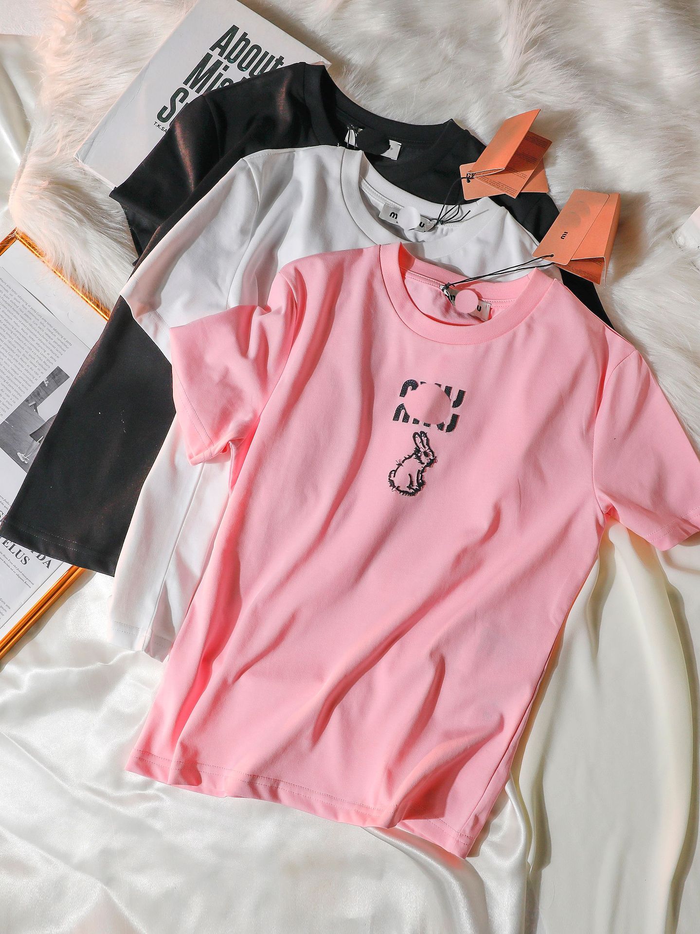 Women' T Shirts Designer Rabbit Embroidery Short-Sleeved Slim-Fit Age-Reducing Top, Black
Women' T Shirts Designer Rabbit Embroidery Short-Sleeved Slim-Fit Age-Reducing Top, Black
