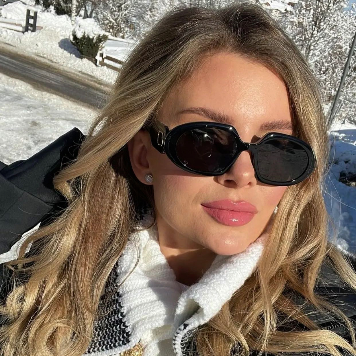 New European and American personalized heterosexual frame women's sunglasses Fashion wide leg sunglasses Women's cross-border glasses
New European and American personalized heterosexual frame women's sunglasses Fashion wide leg sunglasses Women's cross-border glasses