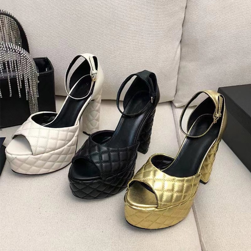 The latest sandals with interlocking embellished cross ankle strap horseshoe heels, high heels double waterproof platform 13.5cm Designer party dress shoes35--41