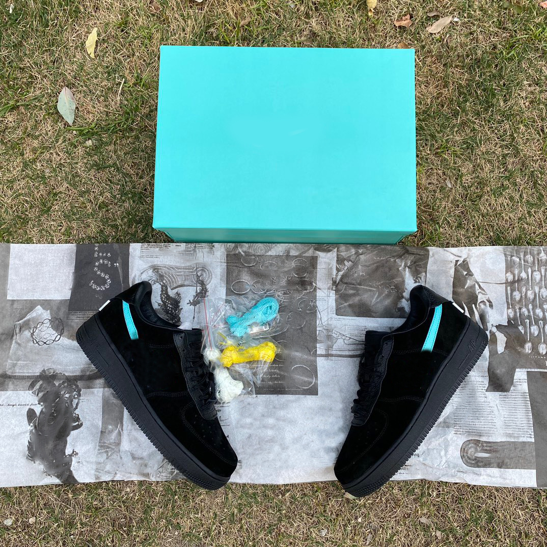 Authentic Tiffany x 1 Low Mens Running Shoes Tiffany&Co. Sneaker Forces Black Blue DZ1382-001 Trainers Men Women Sports Sneakers With Original box
Authentic Tiffany x 1 Low Mens Running Shoes Tiffany&Co. Sneaker Forces Black Blue DZ1382-001 Trainers Men Women Sports Sneakers With Original box