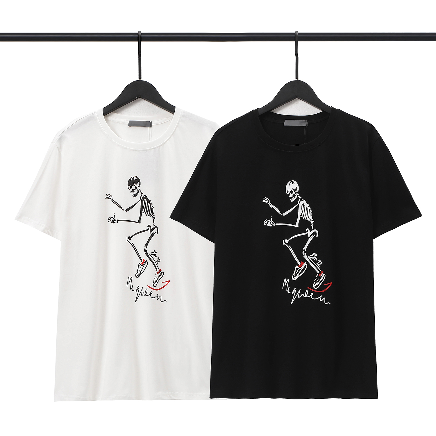 Mens Designer McQueen T shirt High Quality Cotton Skull Print Tees Black and White Couple Top
Mens Designer McQueen T shirt High Quality Cotton Skull Print Tees Black and White Couple Top