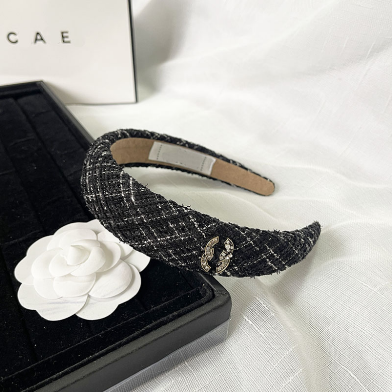 Fashion Vintage women's Hair Clips Designer Barrettes Hairjewelry Fashion Versatile Travel Hair Band Luxury brand women Hair Band everyday Accessories
Fashion Vintage women's Hair Clips Designer Barrettes Hairjewelry Fashion Versatile Travel Hair Band Luxury brand women Hair Band everyday Accessories