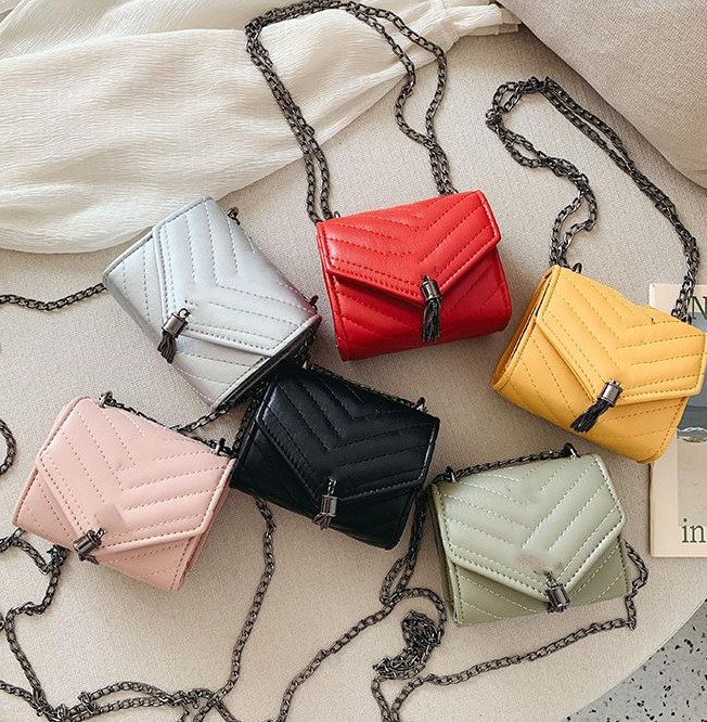 Designer Kids Handbag Gilr Messenger Bag Children Metal Letter chain Bags INS Women Mini Purse A7938, White
Designer Kids Handbag Gilr Messenger Bag Children Metal Letter chain Bags INS Women Mini Purse A7938, White