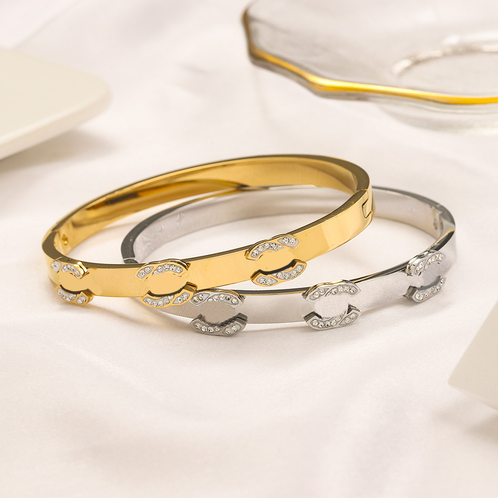 Classic Bracelets Gold Bangle for Women Bangle Luxury Designer Bracelet Crystal 18K Gold Plated Stainless steel Wedding Lovers Gift Jewelry
Classic Bracelets Gold Bangle for Women Bangle Luxury Designer Bracelet Crystal 18K Gold Plated Stainless steel Wedding Lovers Gift Jewelry