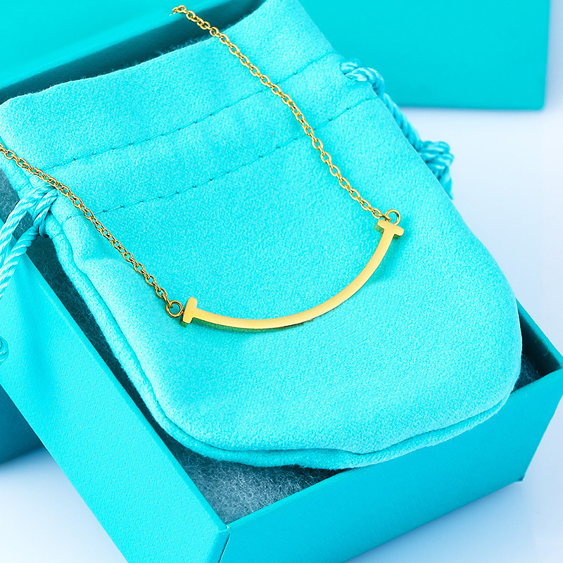 Love smile Pendant Necklaces Titanium steel designer for women men letter luxury jewlery gifts woman girl gold silver wholesale not Fade
Love smile Pendant Necklaces Titanium steel designer for women men letter luxury jewlery gifts woman girl gold silver wholesale not Fade