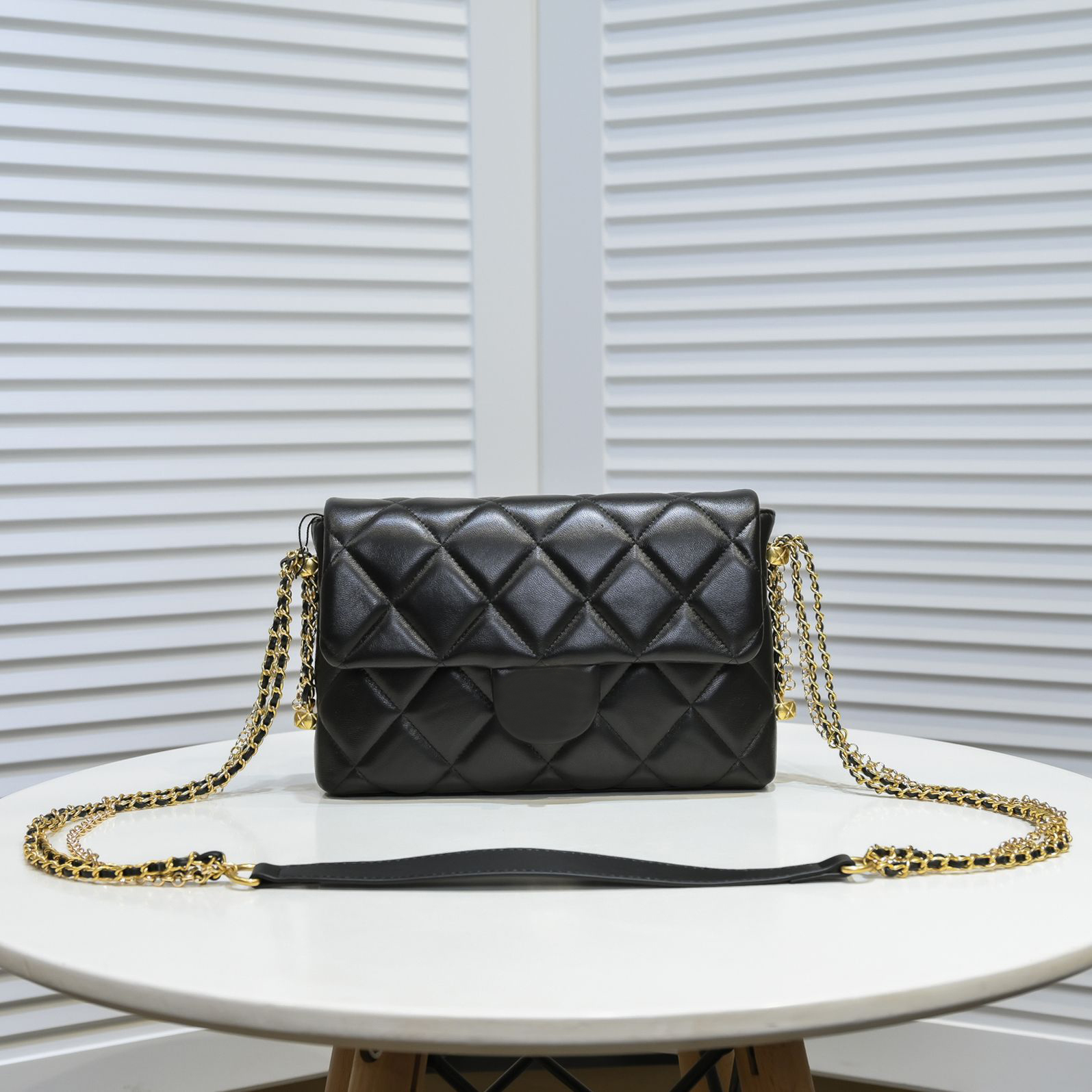 7A Designer Bags Two-tone Logo Cowhide Totes Little Golden Ball Purse Lady Fashion Handbags, 1 smooth gold buckle
7A Designer Bags Two-tone Logo Cowhide Totes Little Golden Ball Purse Lady Fashion Handbags, 1 smooth gold buckle