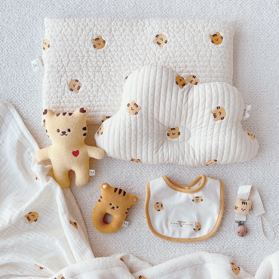 Pillows Bear Embroidered born Baby Pillow Infant Nursing Pillow Head Protection Pillow Cushion Anti Roll Toddler Sleep Shaping Pillow 230309