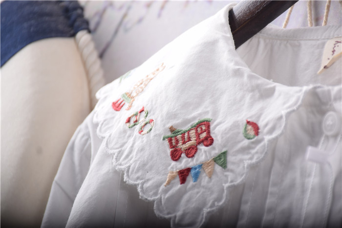 Women's Blouses Shirts Japanese style Sen girl shirt literary embroidery Peter Pan collar loose cotton white shirt for women 230406