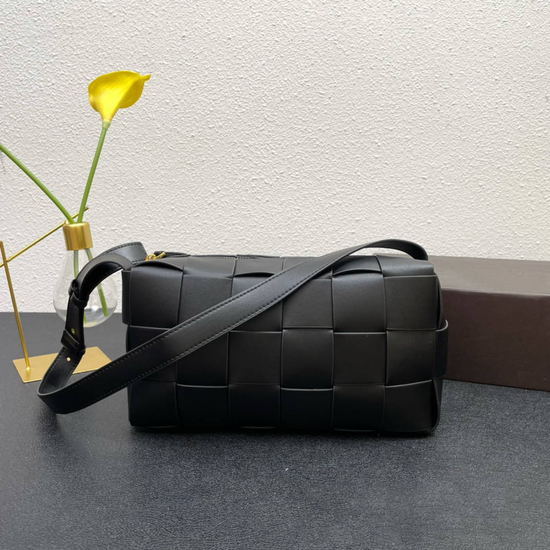 7A Designer Bags Cowhide Woven Handbags Plain Genuine Leather Totes Women Classic Cross Body, Black oil wax skin
7A Designer Bags Cowhide Woven Handbags Plain Genuine Leather Totes Women Classic Cross Body, Black oil wax skin