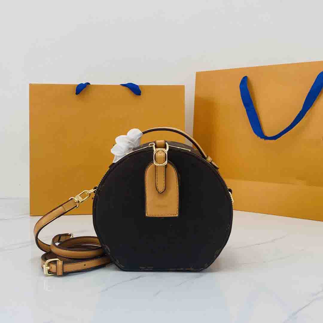 Designer Mini PETITE CHAPEAU BOITE women round Bag cake handbags shoulder bags leather luxury lady classic flowers crossbody bag phone camera Purses, Khaki
Designer Mini PETITE CHAPEAU BOITE women round Bag cake handbags shoulder bags leather luxury lady classic flowers crossbody bag phone camera Purses, Khaki
