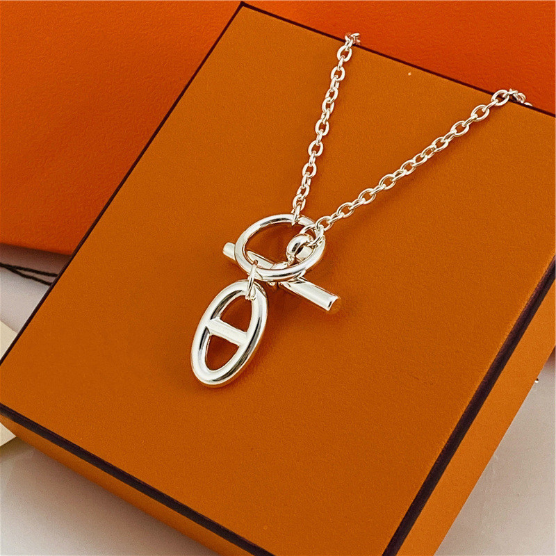 Classic Pig nose Pendant Necklaces Bangle bracelet women's titanium steel silver letter men designer luxury gift birthday wedding party jewelry not fade
Classic Pig nose Pendant Necklaces Bangle bracelet women's titanium steel silver letter men designer luxury gift birthday wedding party jewelry not fade