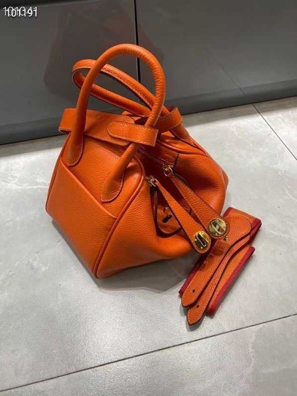 2021 Luxury Bags Original Designer new lychee Lindys bag mini leather women's doctor's hand one shoulder portable pillow 5 DAHH, Khaki small
2021 Luxury Bags Original Designer new lychee Lindys bag mini leather women's doctor's hand one shoulder portable pillow 5 DAHH, Khaki small