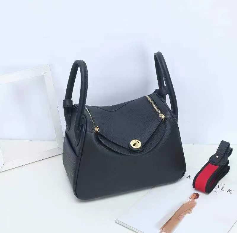Designer Original Luxury 2023 Bags new large-capacity underarm bag Lindys doctor leather pillow one-shoulder portable medicine 0AUZ, Pink cowhide 26cm
Designer Original Luxury 2023 Bags new large-capacity underarm bag Lindys doctor leather pillow one-shoulder portable medicine 0AUZ, Pink cowhide 26cm