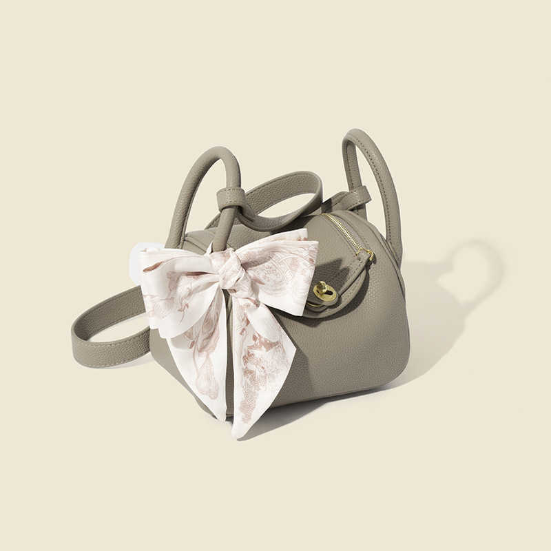 Designer Original Luxury Small Bags high-end litchi pattern Lindi bag 2023 new versatile doctor portable casual messenger FQZ4, Black3
Designer Original Luxury Small Bags high-end litchi pattern Lindi bag 2023 new versatile doctor portable casual messenger FQZ4, Black3