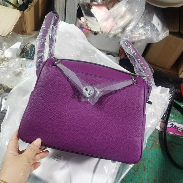 Medicine Luxury Designer Bags Original box bag for women's lychee head layer cowhide nurse one-shoulder portable Lindys pillow 10 IX9C, Pink trumpet
Medicine Luxury Designer Bags Original box bag for women's lychee head layer cowhide nurse one-shoulder portable Lindys pillow 10 IX9C, Pink trumpet