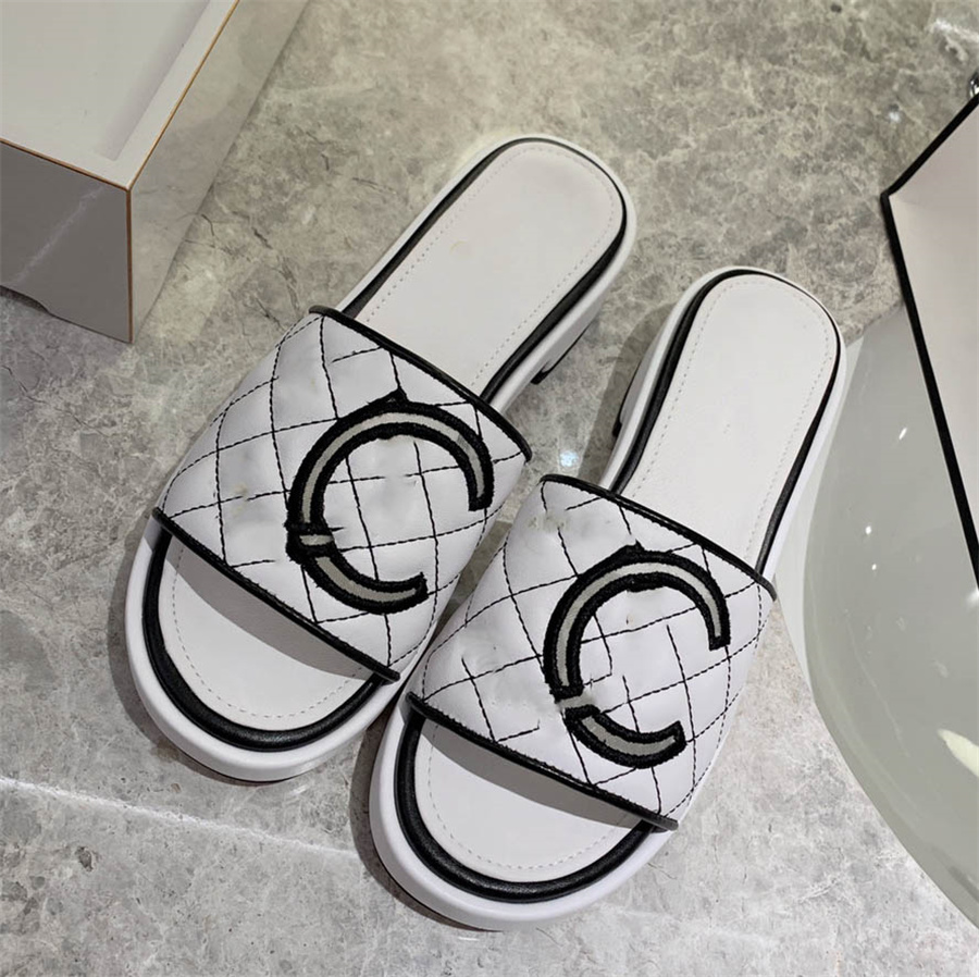 Designer CC Beach Shoes Luxury Sandals Fashion Slippers Women Classic Flat Shoes High Quality Outdoor Slides XN43
Designer CC Beach Shoes Luxury Sandals Fashion Slippers Women Classic Flat Shoes High Quality Outdoor Slides XN43