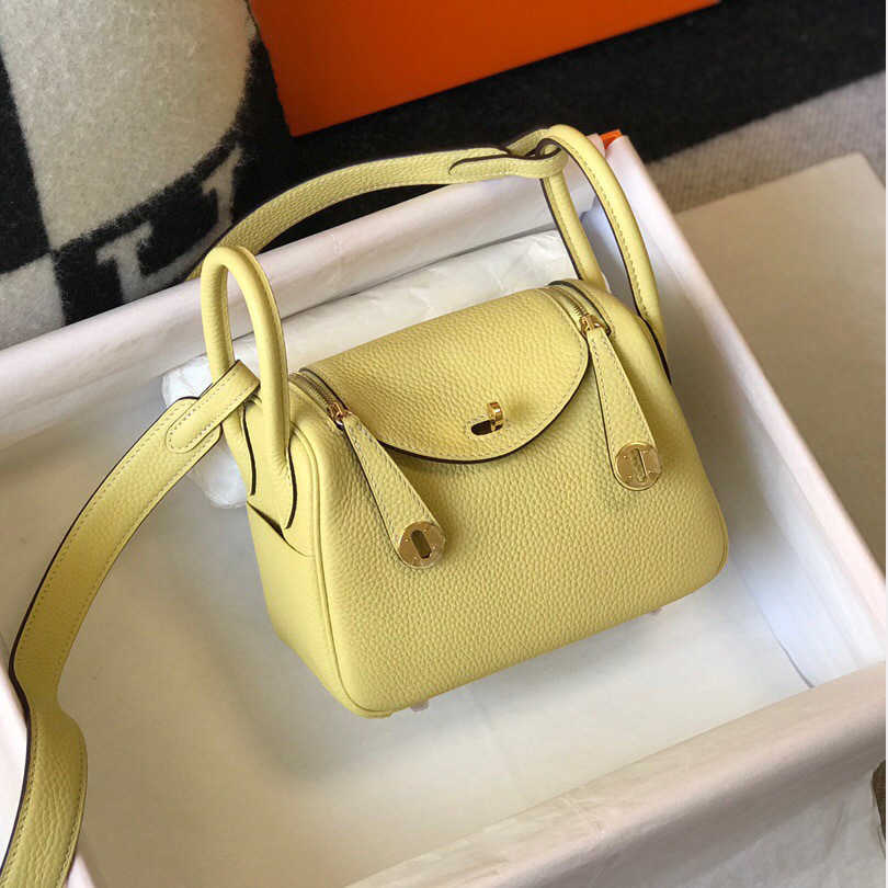 Bags Original Designer High Luxury order TOGO cow leather mini Lindys bag doctor lychee pillow single shoulder messenger 10 KGKW, Avocado green
Bags Original Designer High Luxury order TOGO cow leather mini Lindys bag doctor lychee pillow single shoulder messenger 10 KGKW, Avocado green