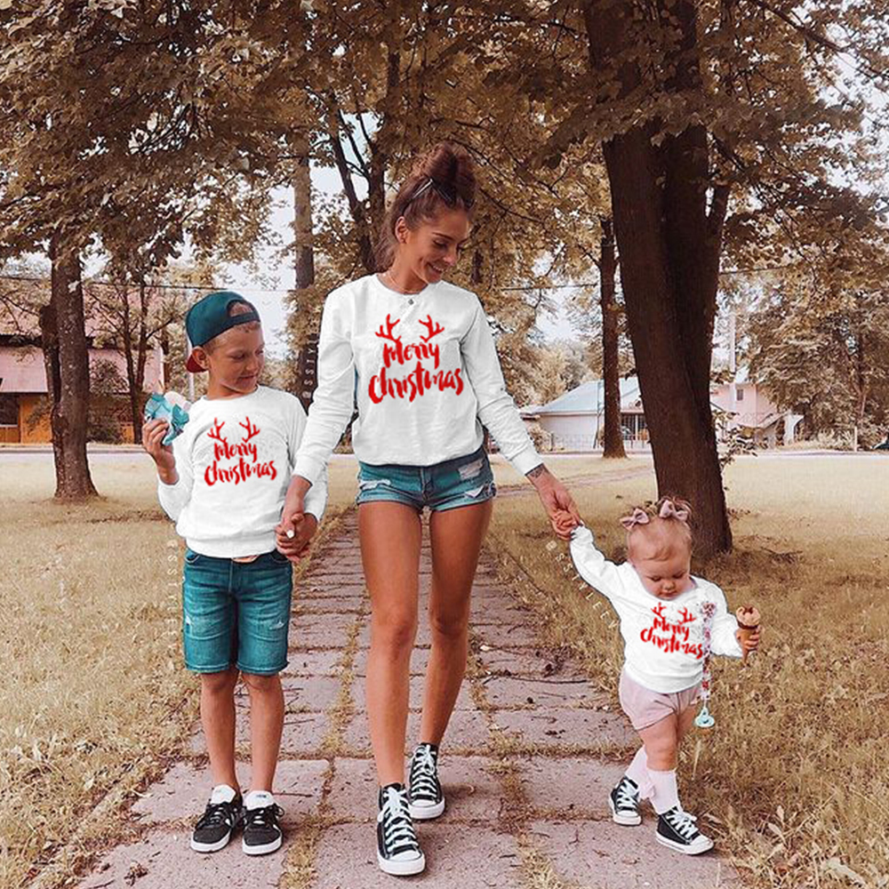 Family Matching Outfits Christmas Sweater ParentChild Sleepwear Look Year Pajamas 230310