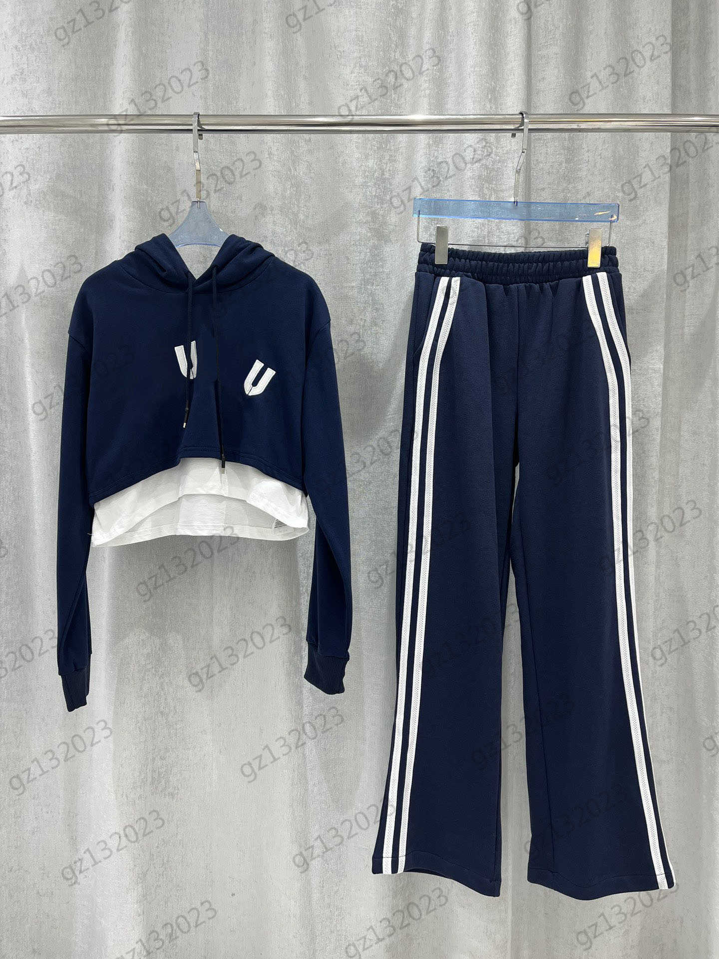 Black Two Pieces Pants Applique Cloth Embroidered Letters Hooded Long-sleeved Jacket Side Stripes High-waisted Loose Trousers Womens Designer Clothing
Black Two Pieces Pants Applique Cloth Embroidered Letters Hooded Long-sleeved Jacket Side Stripes High-waisted Loose Trousers Womens Designer Clothing