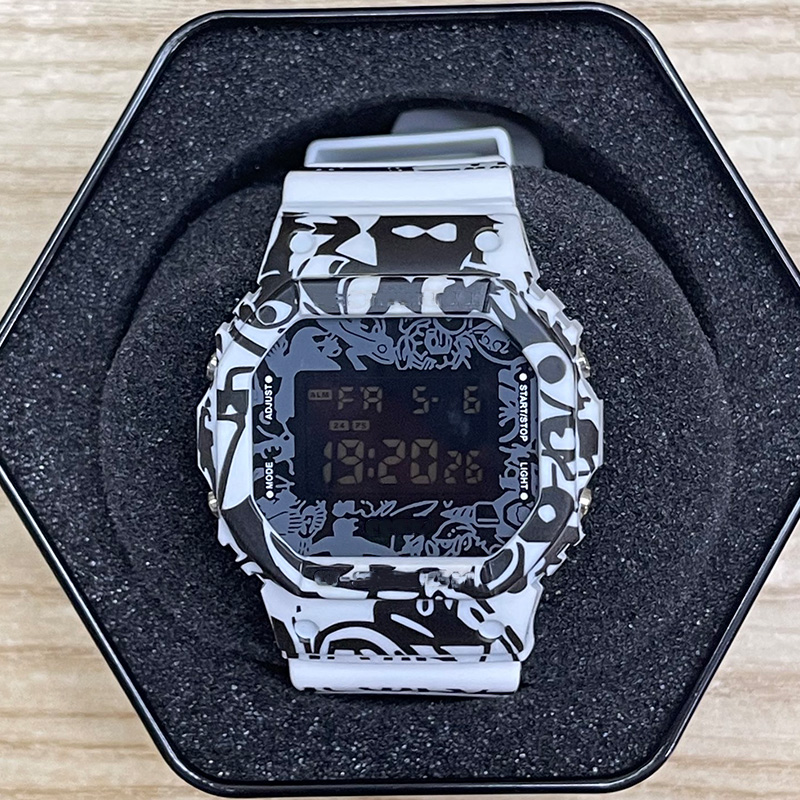 High quality Men's sports quartz digital watch 5600 detachable assembly dial Iced Out Watch Oak series waterproof world time
High quality Men's sports quartz digital watch 5600 detachable assembly dial Iced Out Watch Oak series waterproof world time
