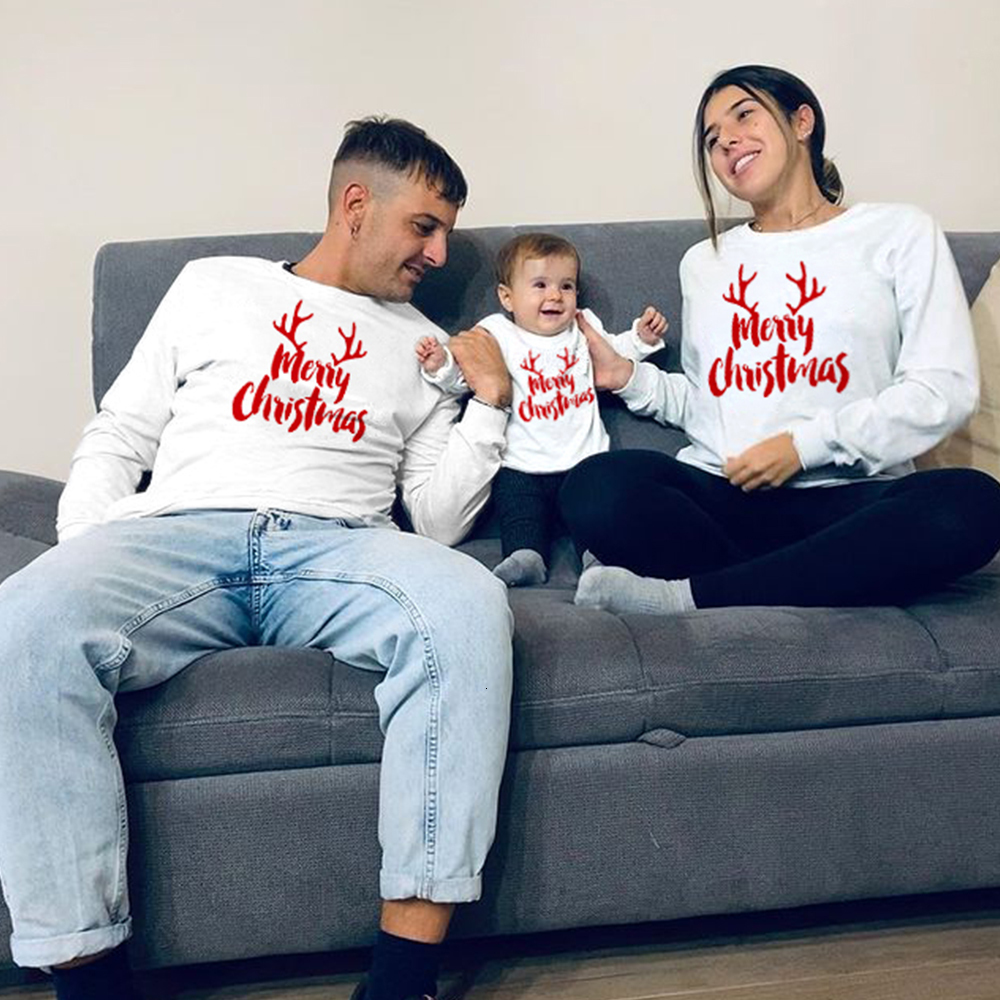 Family Matching Outfits Christmas Sweater ParentChild Sleepwear Look Year Pajamas 230310