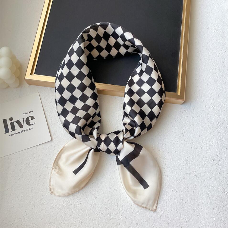 Designer Letters Print Flower imitate Silk Scarf Headband for Women Lady Fashion Long Handle Bag Scarves Paris Shoulder Tote Luggage Ribbon Head Wraps 70x70CM
Designer Letters Print Flower imitate Silk Scarf Headband for Women Lady Fashion Long Handle Bag Scarves Paris Shoulder Tote Luggage Ribbon Head Wraps 70x70CM