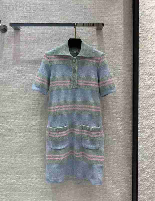 Runway Dresses Designer Milan Dress 2023 Spring Summer Lapel Neck Short Sleeve Print Brand Same Style Dres 2WIX, Picture color
Runway Dresses Designer Milan Dress 2023 Spring Summer Lapel Neck Short Sleeve Print Brand Same Style Dres 2WIX, Picture color