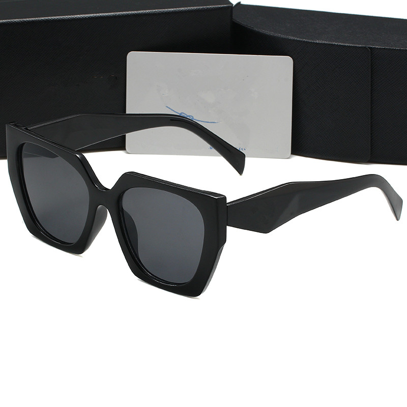 Designer sunglasses for women fashion style protects UV400 lens Original Eyeglasses generous avant garde style mens and womens outdoor sport sun glasses With box
Designer sunglasses for women fashion style protects UV400 lens Original Eyeglasses generous avant garde style mens and womens outdoor sport sun glasses With box