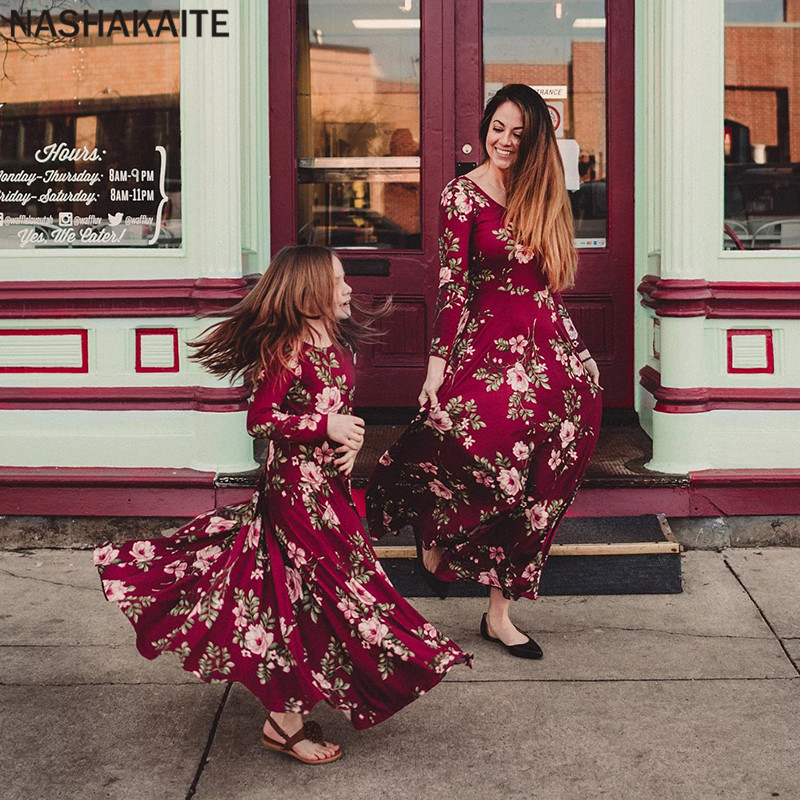 Family Matching Outfits NASHAKAITE Mom and daughter dress Wine Floral Party Long Dress Mother Daughter Dresses matching clothes 230310