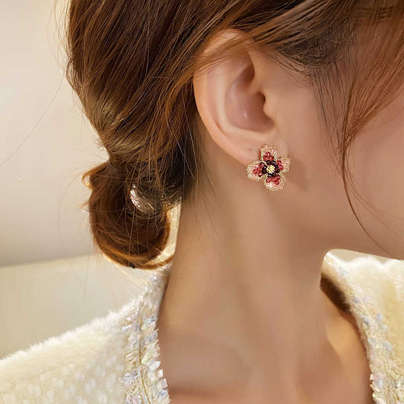Earing Pink flower female minority design, high-grade pure silver needle earrings, 2022 new fashion, light luxury earrings
Earing Pink flower female minority design, high-grade pure silver needle earrings, 2022 new fashion, light luxury earrings