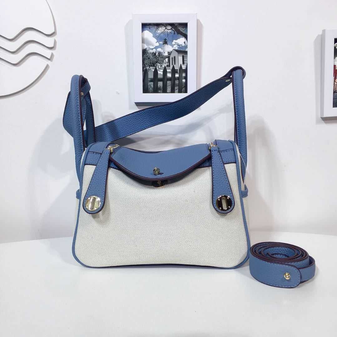 Large-capacity Luxury Designer Bags Original Dr. Lindys made dumplings cosmetic bags lychee grain medicine box the same bag LBMY, Pink15
Large-capacity Luxury Designer Bags Original Dr. Lindys made dumplings cosmetic bags lychee grain medicine box the same bag LBMY, Pink15