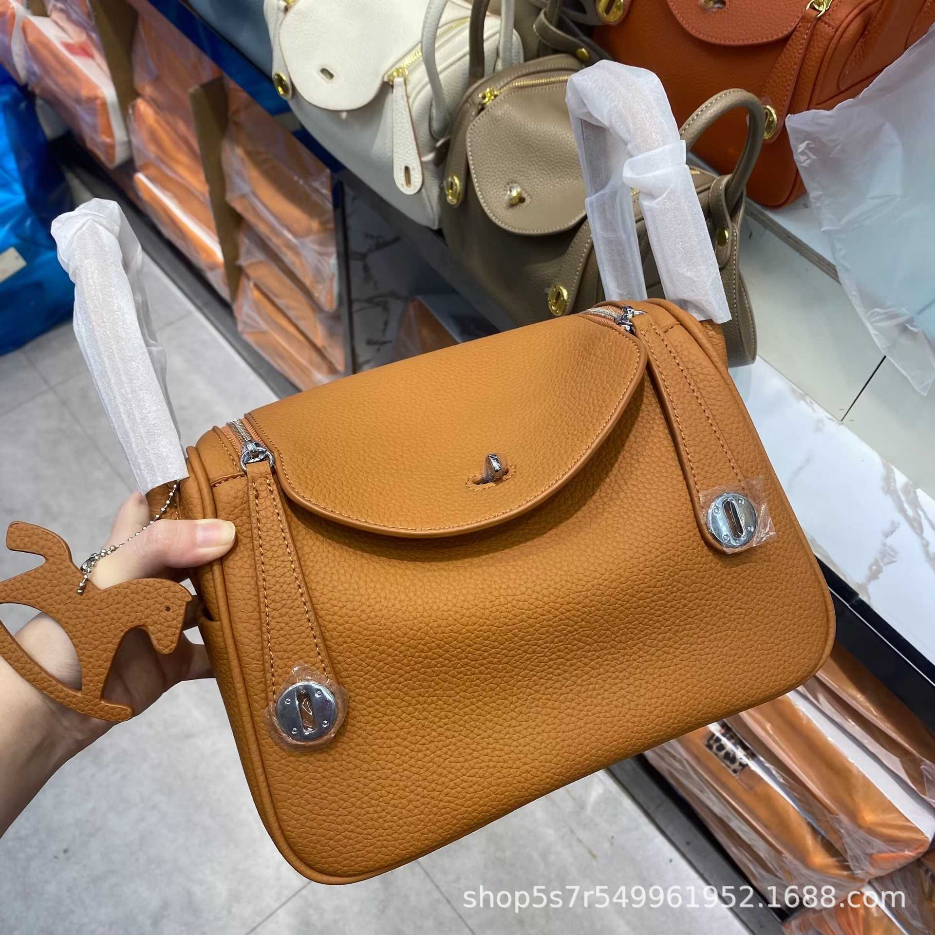 Bags Original Designer Double-shoulder Brand doctor Bao Lindi bag soft cowhide lychee pattern portable one-shoulder cross-body versatile emb 12 J1L0, Verona green 
Bags Original Designer Double-shoulder Brand doctor Bao Lindi bag soft cowhide lychee pattern portable one-shoulder cross-body versatile emb 12 J1L0, Verona green