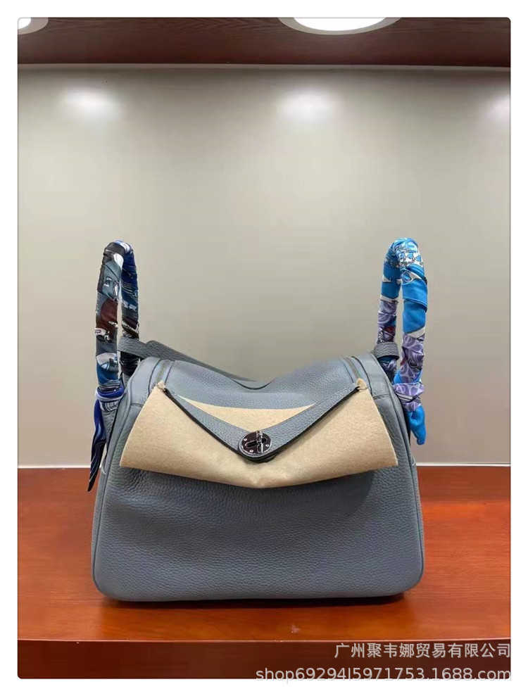 2021 Luxury Designer Bags Original Lindys's scalp leather bag for women's portable doctor's single-shoulder diagonal 9T3S, Cherry blossom powder
2021 Luxury Designer Bags Original Lindys's scalp leather bag for women's portable doctor's single-shoulder diagonal 9T3S, Cherry blossom powder