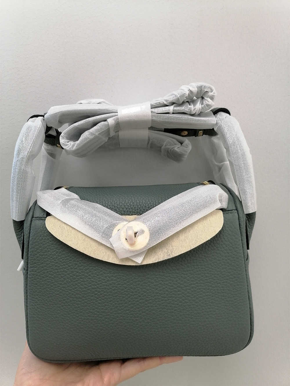 High Luxury Designer Bags Original order semi-handmade genuine leather Lindys bag 19 mini doctor one shoulder diagonal cross pillow 12 79R3, Price comparison 1000+quality
High Luxury Designer Bags Original order semi-handmade genuine leather Lindys bag 19 mini doctor one shoulder diagonal cross pillow 12 79R3, Price comparison 1000+quality