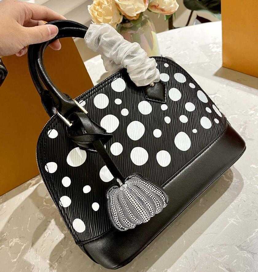 Alma BB Shell Bag YK Dots print Handbag Designer Womens Handle Bag Luruxy Purse Infinity Dot padlock Grained Epi Leather Grained M46431 M53152 Pumpkin-shaped charm, Make up the difference
Alma BB Shell Bag YK Dots print Handbag Designer Womens Handle Bag Luruxy Purse Infinity Dot padlock Grained Epi Leather Grained M46431 M53152 Pumpkin-shaped charm, Make up the difference