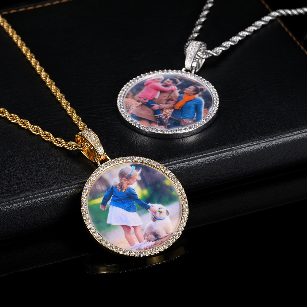 Customize Photo Pendant Necklace Round Memorial Frame Medal Pendants with Zircon Three Sizes