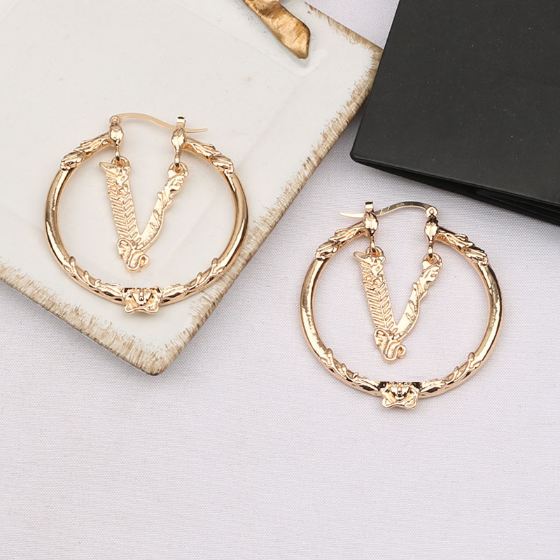 Simple 18K Gold Plated 925 Silver Luxury Brand Designers Letters Stud Geometric Famous Women Big Circle Hoops Earring Wedding Party Jewerlry
Simple 18K Gold Plated 925 Silver Luxury Brand Designers Letters Stud Geometric Famous Women Big Circle Hoops Earring Wedding Party Jewerlry
