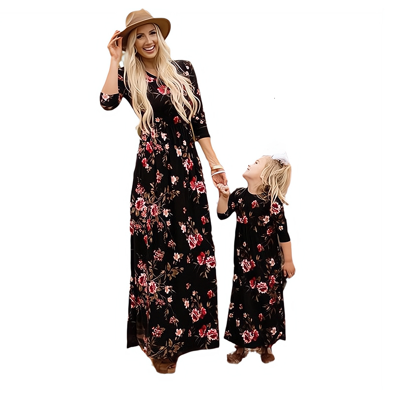 Family Matching Outfits Mother And Daughter Winter Dress Autumn Long Sleeve Mom es Clothes Flower Printed Maix 230310