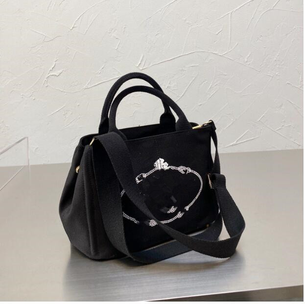 2023 luxury Women handbags WOODY Tote shopping bag handbag high Canvas bag hobo fashion linen Large Beach bags luxury designer travel Crossbody Shoulder bag Purses
2023 luxury Women handbags WOODY Tote shopping bag handbag high Canvas bag hobo fashion linen Large Beach bags luxury designer travel Crossbody Shoulder bag Purses