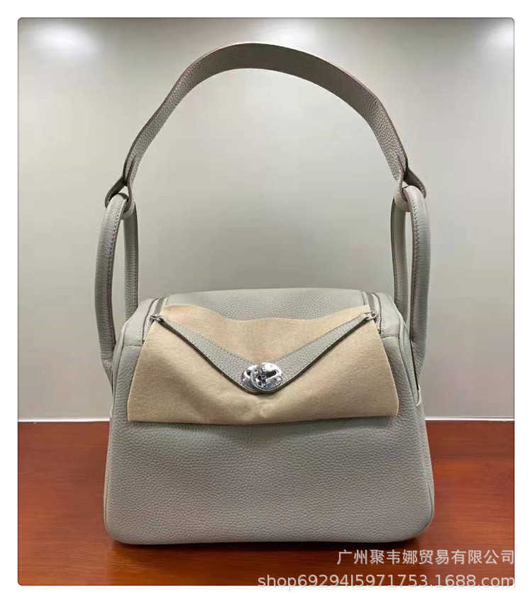 Designer Original Luxury 2021 Bags Lindys's scalp leather bag for women's portable doctor's single-shoulder diagonal W4GG, Fog blue
Designer Original Luxury 2021 Bags Lindys's scalp leather bag for women's portable doctor's single-shoulder diagonal W4GG, Fog blue