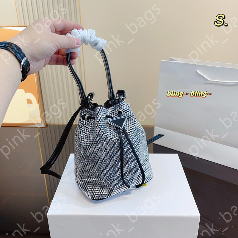 Womens Luxury Designer Diamond Crossbody Bag Drawstring Bucket Bags Handbag Purses For Men Tote Purse Crossbody Bags Shoulder Bag 2303102BF, P#gold
Womens Luxury Designer Diamond Crossbody Bag Drawstring Bucket Bags Handbag Purses For Men Tote Purse Crossbody Bags Shoulder Bag 2303102BF, P#gold