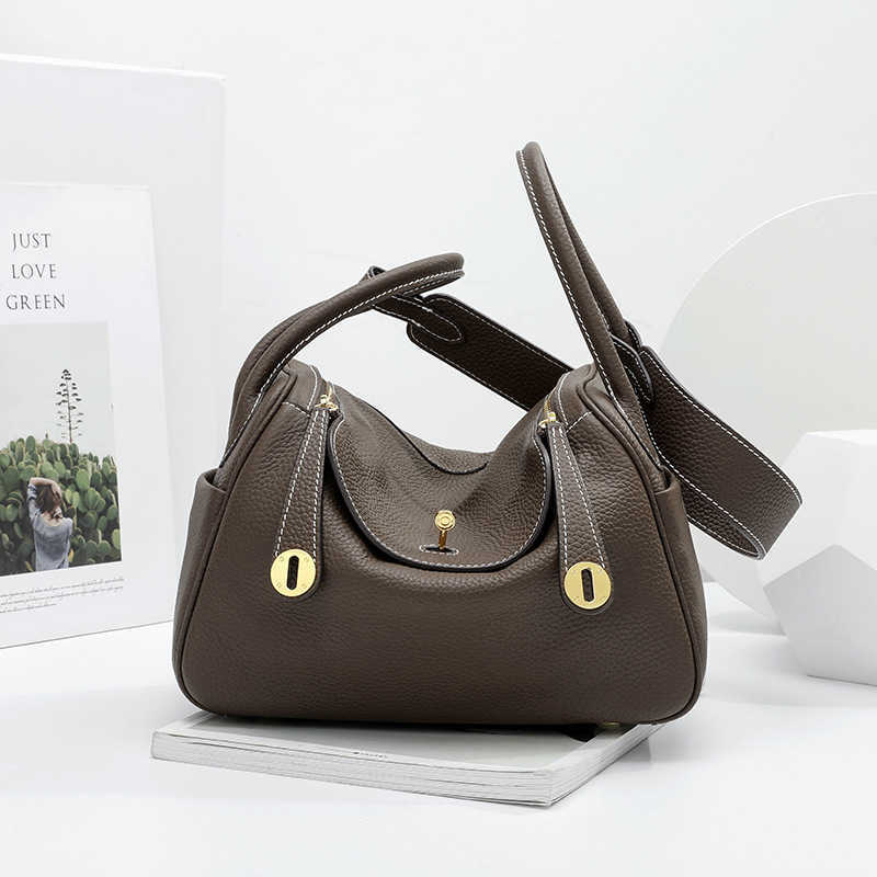 2021 Original Designer Luxury Bags new Lindys bag leather lychee grain cow messenger hand female temperament goddess small mini BK0H, White11
2021 Original Designer Luxury Bags new Lindys bag leather lychee grain cow messenger hand female temperament goddess small mini BK0H, White11