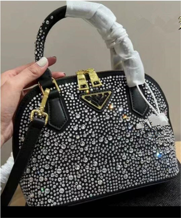 2023 classic luxury crossbody bag shell bag womens Shoulder Bags cryst embellishment Luxurys Designers Bags Crossbody Bag Backpack Totes Half Moon Purses Satin, Green
2023 classic luxury crossbody bag shell bag womens Shoulder Bags cryst embellishment Luxurys Designers Bags Crossbody Bag Backpack Totes Half Moon Purses Satin, Green