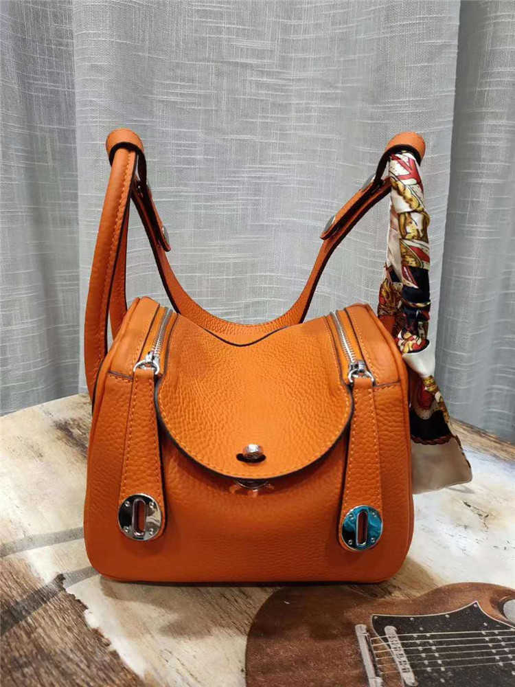 Bags Original Designer Medicine Luxury box bag for women's lychee head layer cowhide nurse one-shoulder portable Lindys pillow 16 SA5Q, Emerald
Bags Original Designer Medicine Luxury box bag for women's lychee head layer cowhide nurse one-shoulder portable Lindys pillow 16 SA5Q, Emerald