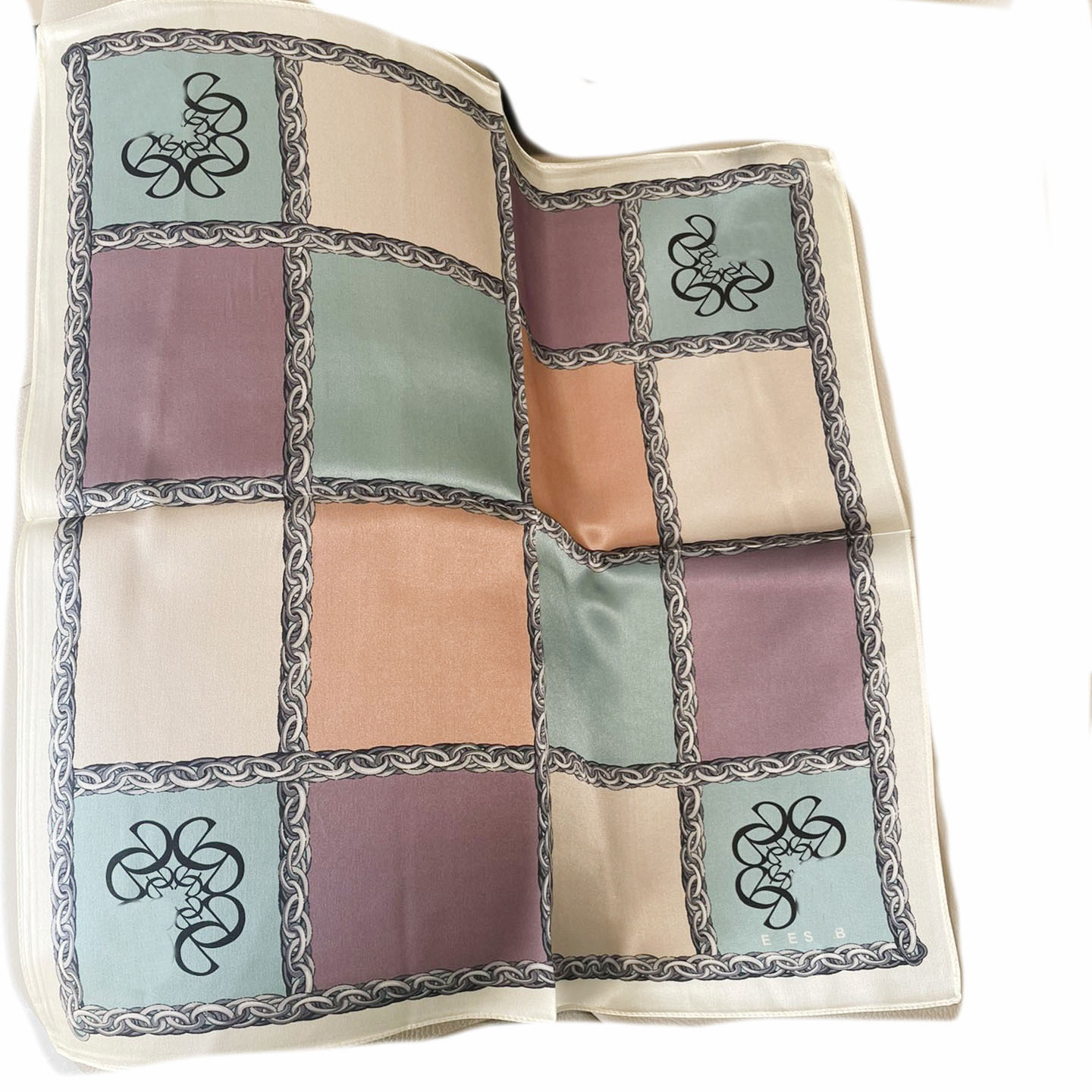 kerchief Luxurious Silk Square Scarves Princess Style Pashmina Exquisite Flower Patterns Fashion Versatile Lovers Accessories New Shawl 53*53m
kerchief Luxurious Silk Square Scarves Princess Style Pashmina Exquisite Flower Patterns Fashion Versatile Lovers Accessories New Shawl 53*53m