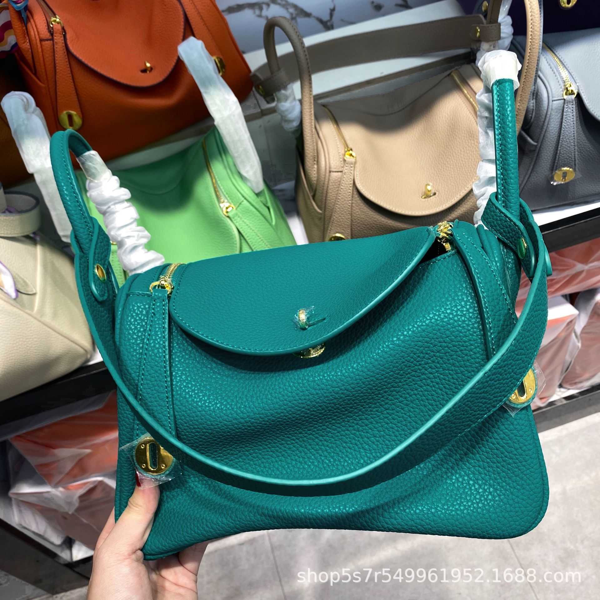 Double-shoulder Brand Designer Bags Original doctor Bao Lindi bag soft cowhide lychee pattern portable one-shoulder cross-body versatile emb 9 KTYO, Customer order x cherry blossom powder
Double-shoulder Brand Designer Bags Original doctor Bao Lindi bag soft cowhide lychee pattern portable one-shoulder cross-body versatile emb 9 KTYO, Customer order x cherry blossom powder