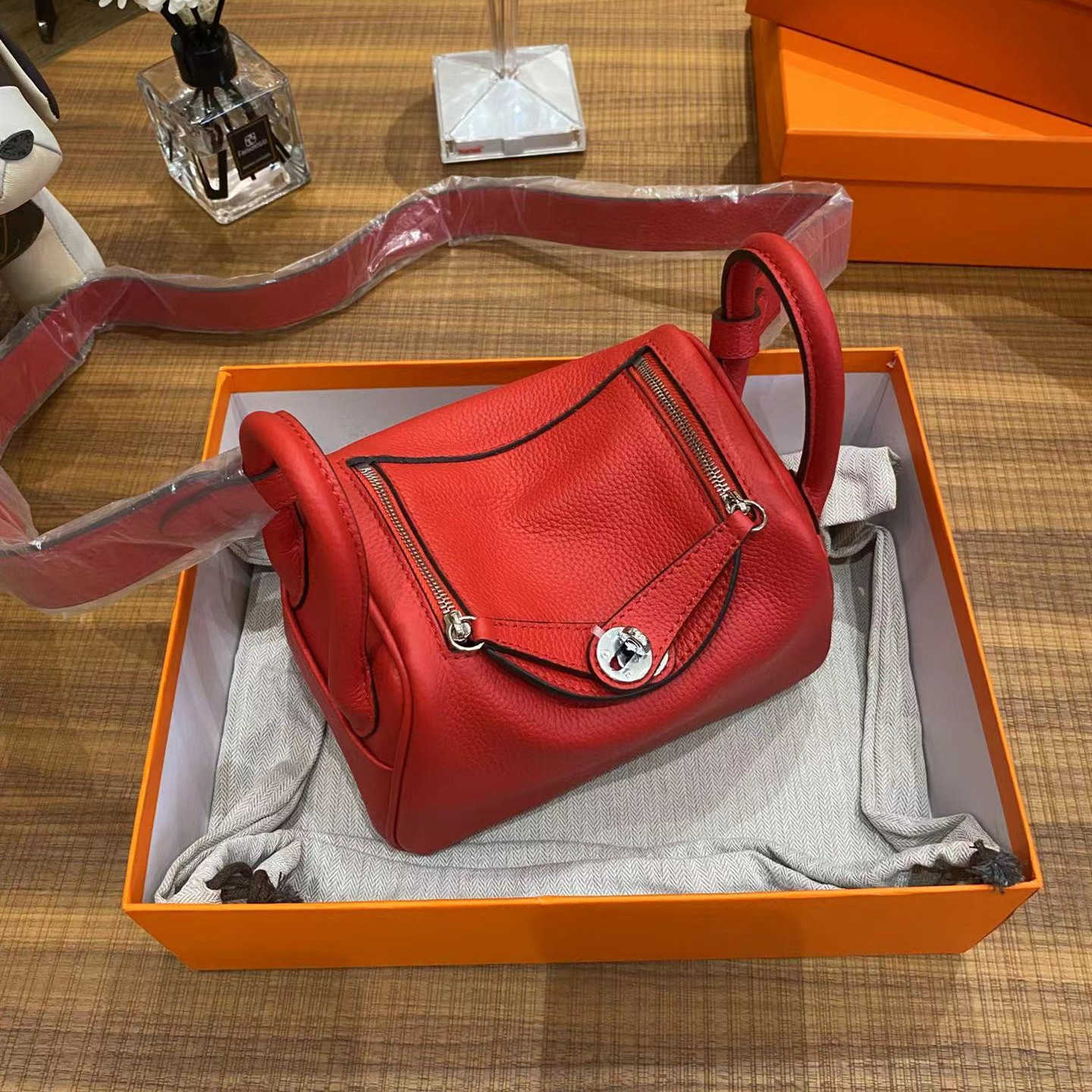 First Luxury Bags Original Designer layer cowhide women's bag leather Lindys mini small single shoulder messenger 2 48Q3, Green7
First Luxury Bags Original Designer layer cowhide women's bag leather Lindys mini small single shoulder messenger 2 48Q3, Green7