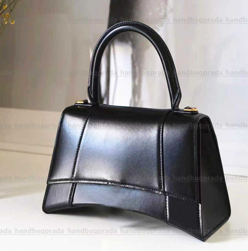 Cross Body High quality Genuine leather Handle crossbody Bags Women's Crocodile pattern men tote Luxury Designer fashion shopping wallet card Luxurys balenciga, Pink alligator-silver l0g0
Cross Body High quality Genuine leather Handle crossbody Bags Women's Crocodile pattern men tote Luxury Designer fashion shopping wallet card Luxurys balenciga, Pink alligator-silver l0g0