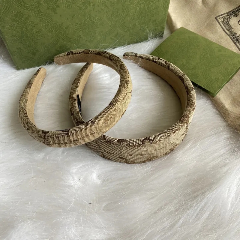 Fashion 2CM/4CM Christmas Hair Hoop G Luxury Headbands For Women Khaki Color Super Classic Headband Girls Daily Wear HairJewelry
Fashion 2CM/4CM Christmas Hair Hoop G Luxury Headbands For Women Khaki Color Super Classic Headband Girls Daily Wear HairJewelry
