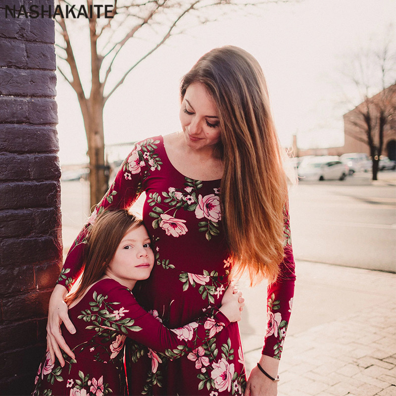 Family Matching Outfits NASHAKAITE Mom and daughter dress Wine Floral Party Long Dress Mother Daughter Dresses matching clothes 230310